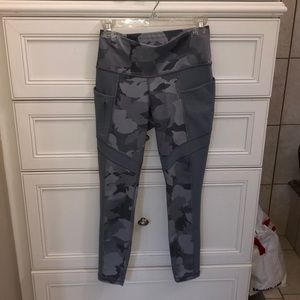 Athleta Camo Side Pocket Leggings 25”